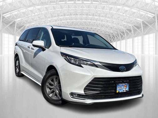 2023 Toyota Sienna XLE