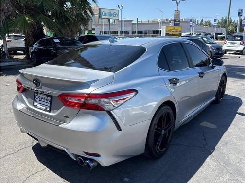 Super White 2018 Toyota Camry SE