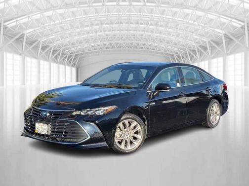 2020 Toyota Avalon Hybrid XLE