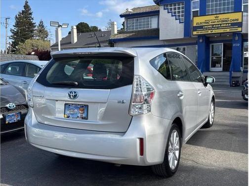 2013 Toyota Prius v Five