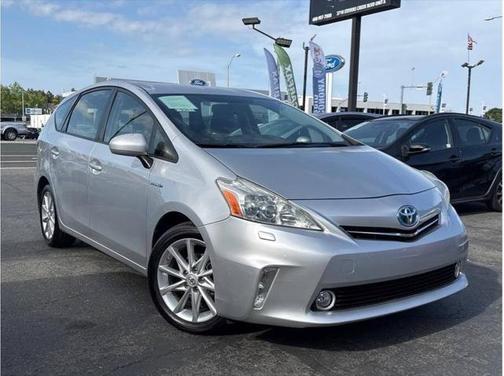 2013 Toyota Prius v Five