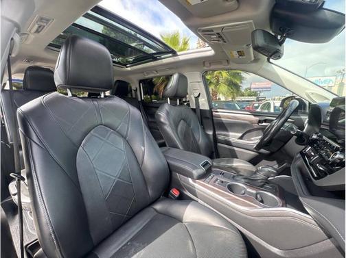 2021 Toyota Highlander Hybrid Platinum