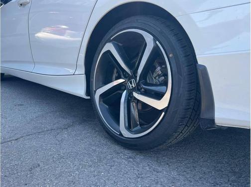 Platinum White Pearl 2022 Honda Accord Hybrid Sport