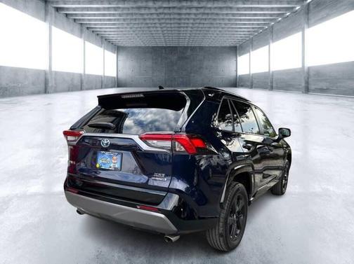 2020 Toyota RAV4 Hybrid SE