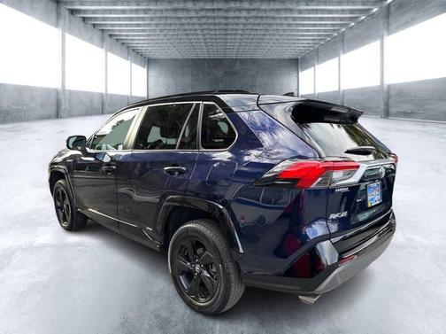 2020 Toyota RAV4 Hybrid SE