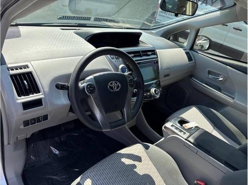 2016 Toyota Prius v Three