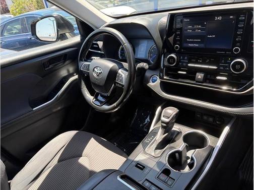 Black 2021 Toyota Highlander Hybrid LE