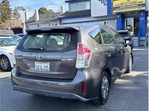 2016 Toyota Prius v Four