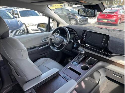 2021 Toyota Sienna XLE 8 Passenger