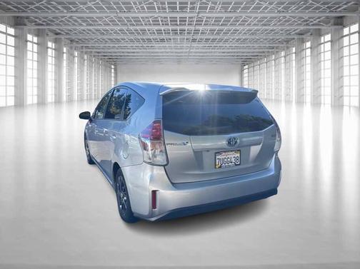 2016 Toyota Prius v Three
