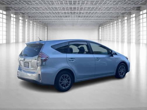 2016 Toyota Prius v Three
