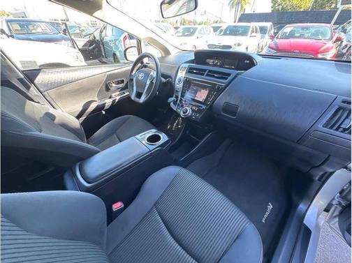 2016 Toyota Prius v Three