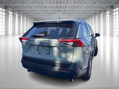 2021 Toyota RAV4 Hybrid XLE