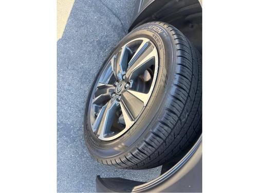 Nori Green Pearl 2020 Lexus UX 250h Base