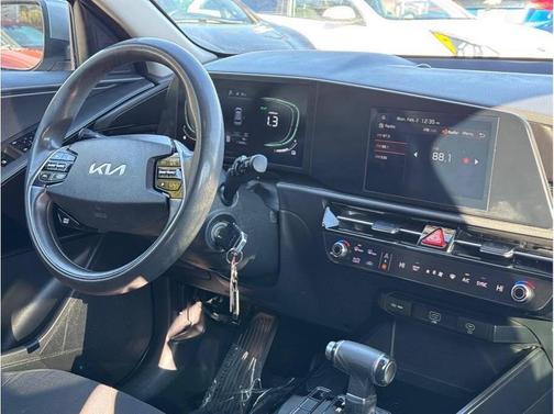 2023 Kia Niro LX