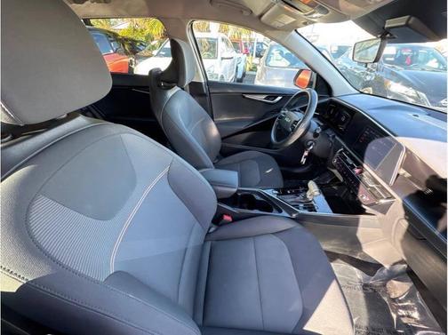2023 Kia Niro LX