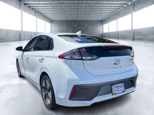 2022 Hyundai IONIQ Hybrid SEL