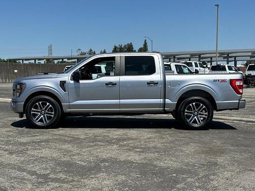 ICONIC SILVER METALLIC 2023 Ford F-150 XL
