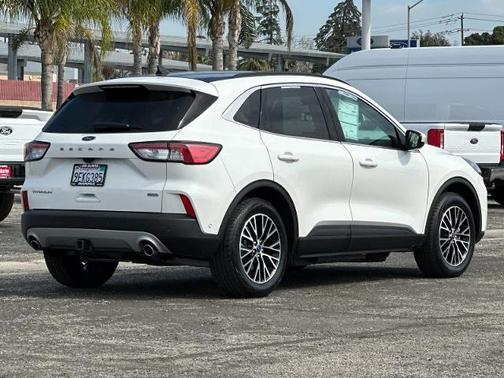 2022 Ford Escape TITANIUM