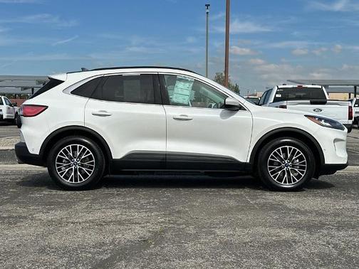 2022 Ford Escape TITANIUM