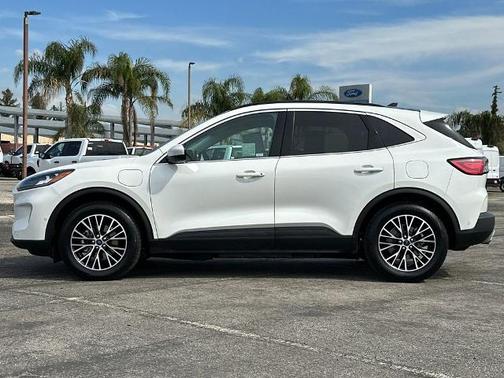 STAR WHITE METALLIC TRI-COA 2022 Ford Escape TITANIUM