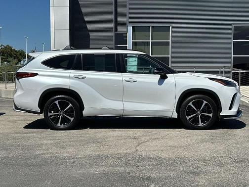 2022 Toyota Highlander XSE
