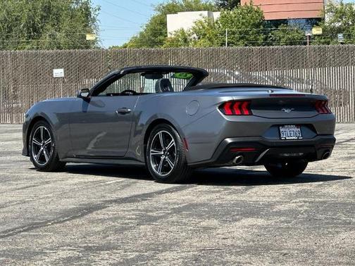 CARBONIZED GRAY METALLIC 2025 Ford Mustang I4CV