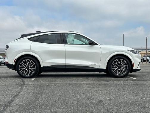 STAR WHITE MET TRI-COAT 2025 Ford Mustang Mach-E PREMIUM