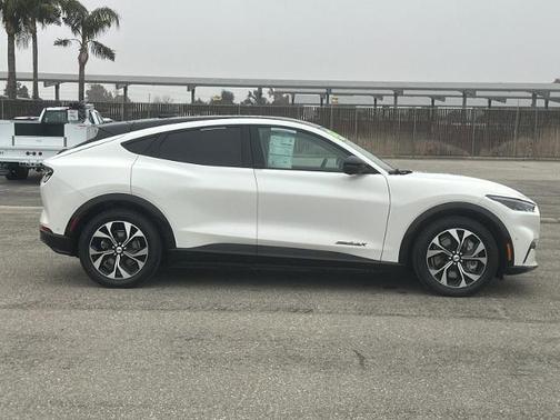 2022 Ford Mustang Mach-E PREMIUM