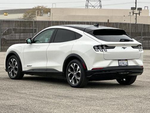 2022 Ford Mustang Mach-E PREMIUM