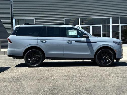 GRAY MIST METALLIC TRI-COAT 2025 Lincoln Navigator RESERVE