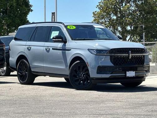 GRAY MIST METALLIC TRI-COAT 2025 Lincoln Navigator RESERVE