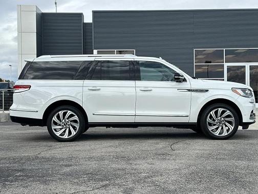 2022 Lincoln Navigator L RESERVE