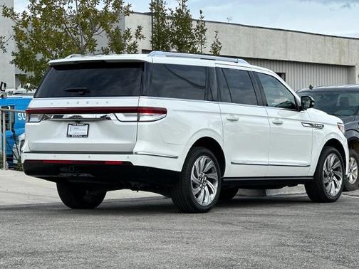 2022 Lincoln Navigator L RESERVE