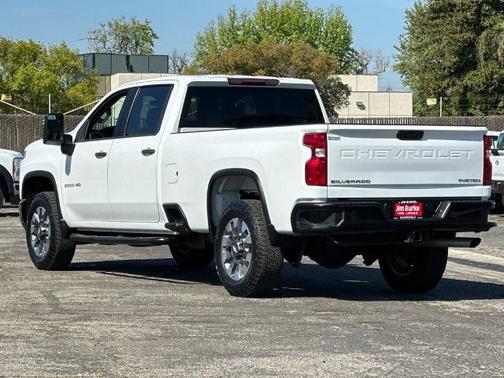 Summit White 2022 Chevrolet Silverado 2500 CUSTOM