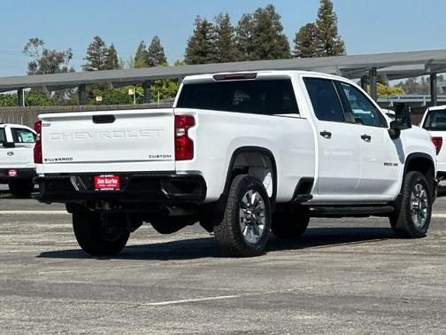 Summit White 2022 Chevrolet Silverado 2500 CUSTOM