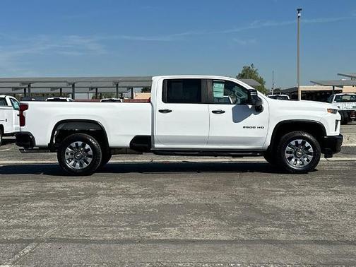 Summit White 2022 Chevrolet Silverado 2500 CUSTOM