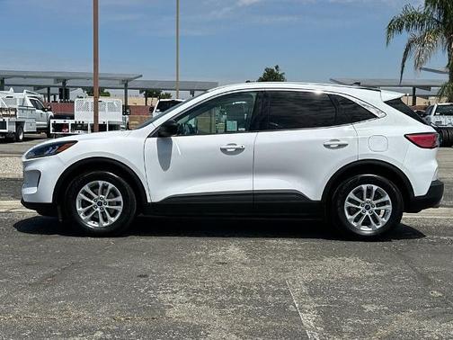 OXFORD WHITE 2022 Ford Escape SE