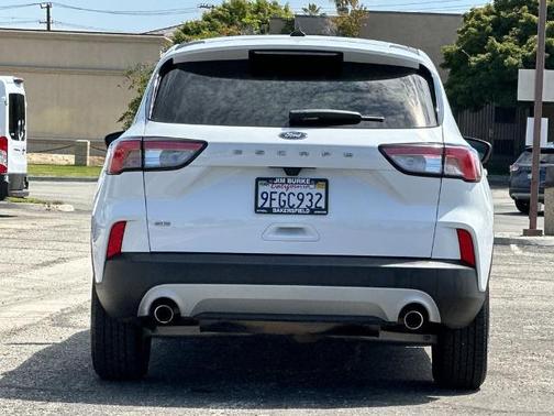 OXFORD WHITE 2022 Ford Escape SE
