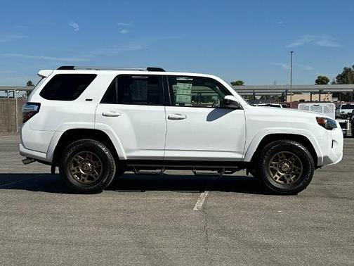 Ice 2024 Toyota 4Runner SR5