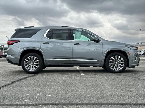 Sterling Gray 2023 Chevrolet Traverse PREMIER