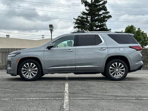 Sterling Gray 2023 Chevrolet Traverse PREMIER