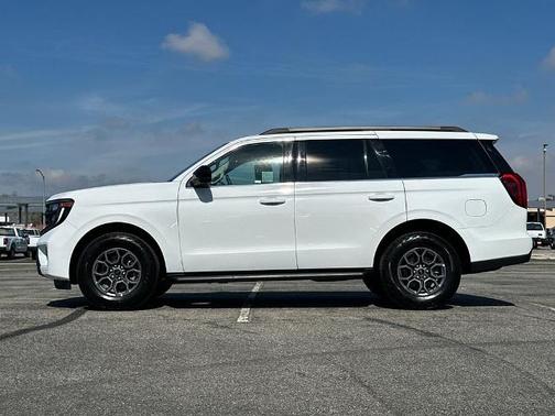 OXFORD WHITE 2025 Ford Expedition ACTIVE