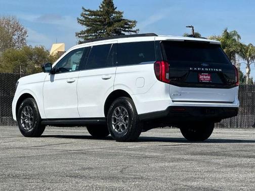 OXFORD WHITE 2025 Ford Expedition ACTIVE