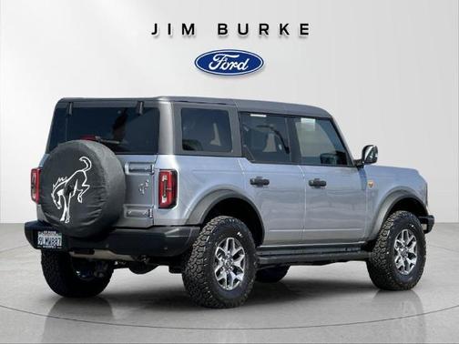 ICONIC SILVER METALLIC 2024 Ford Bronco BADLANDS