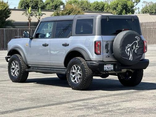 ICONIC SILVER METALLIC 2024 Ford Bronco BADLANDS