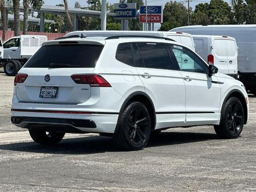 Opal White Pearl Effect 2023 Volkswagen Tiguan 2.0T SE R-LINE BLACK