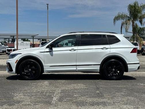 Opal White Pearl Effect 2023 Volkswagen Tiguan 2.0T SE R-LINE BLACK