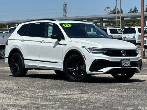 Opal White Pearl Effect 2023 Volkswagen Tiguan 2.0T SE R-LINE BLACK