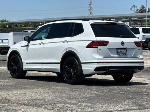 Opal White Pearl Effect 2023 Volkswagen Tiguan 2.0T SE R-LINE BLACK
